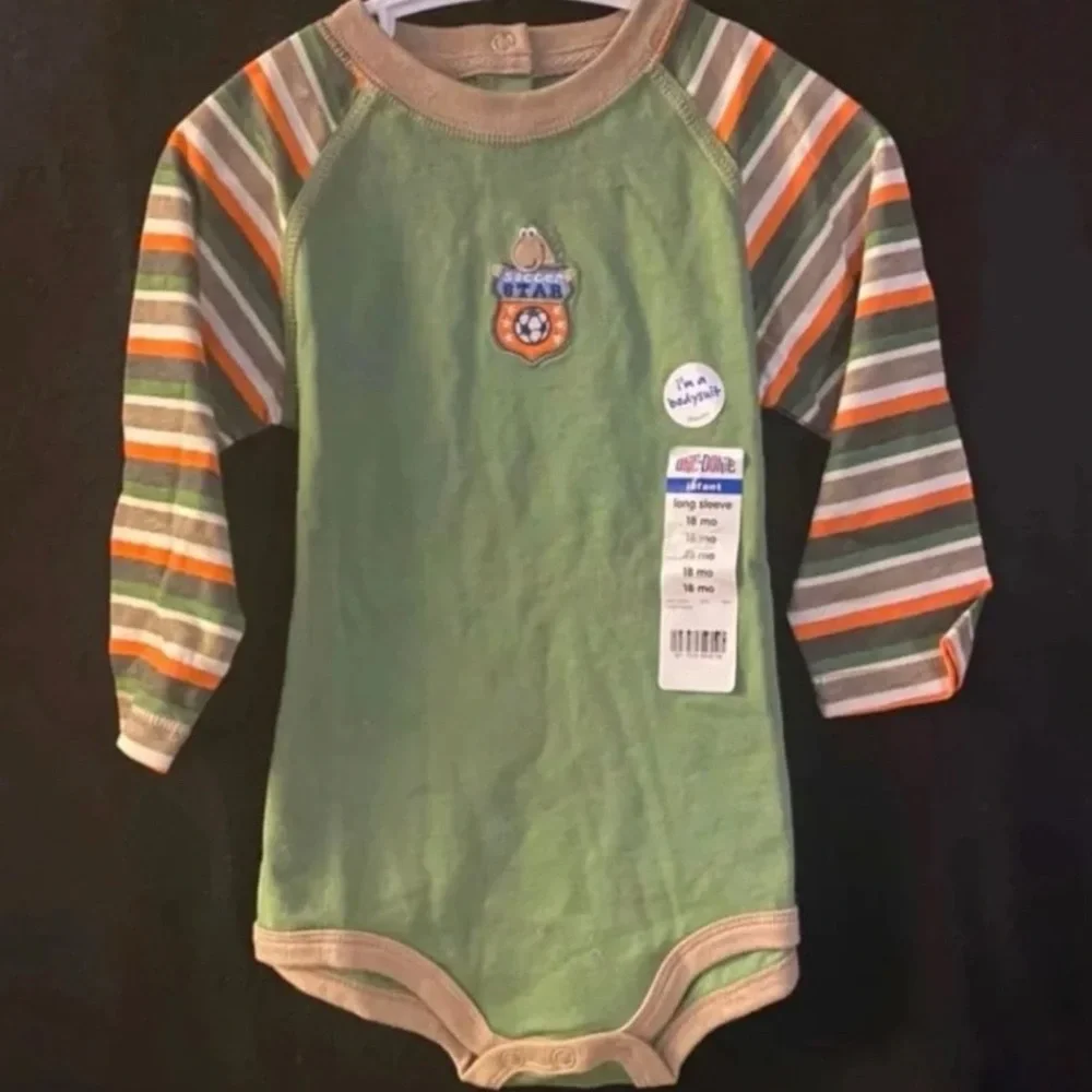 💞 New Baby & Toddler Boy Size 18 Months Long Sleeve Dinosaur Soccer Onesie